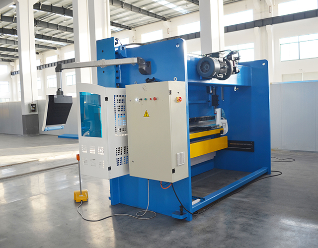 Contrôleur de système DA66T Frein de presse hydraulique CNC pour l'aluminium